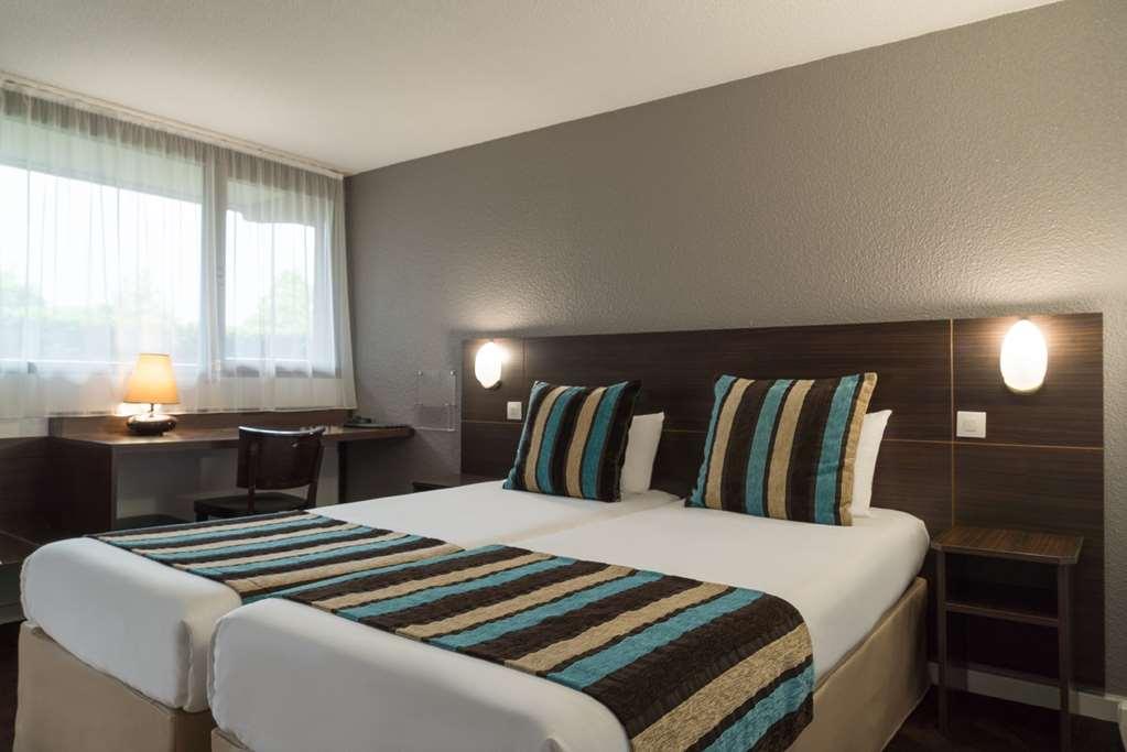 Sure Hotel By Best Western Biarritz Aeroport Anglet Room photo